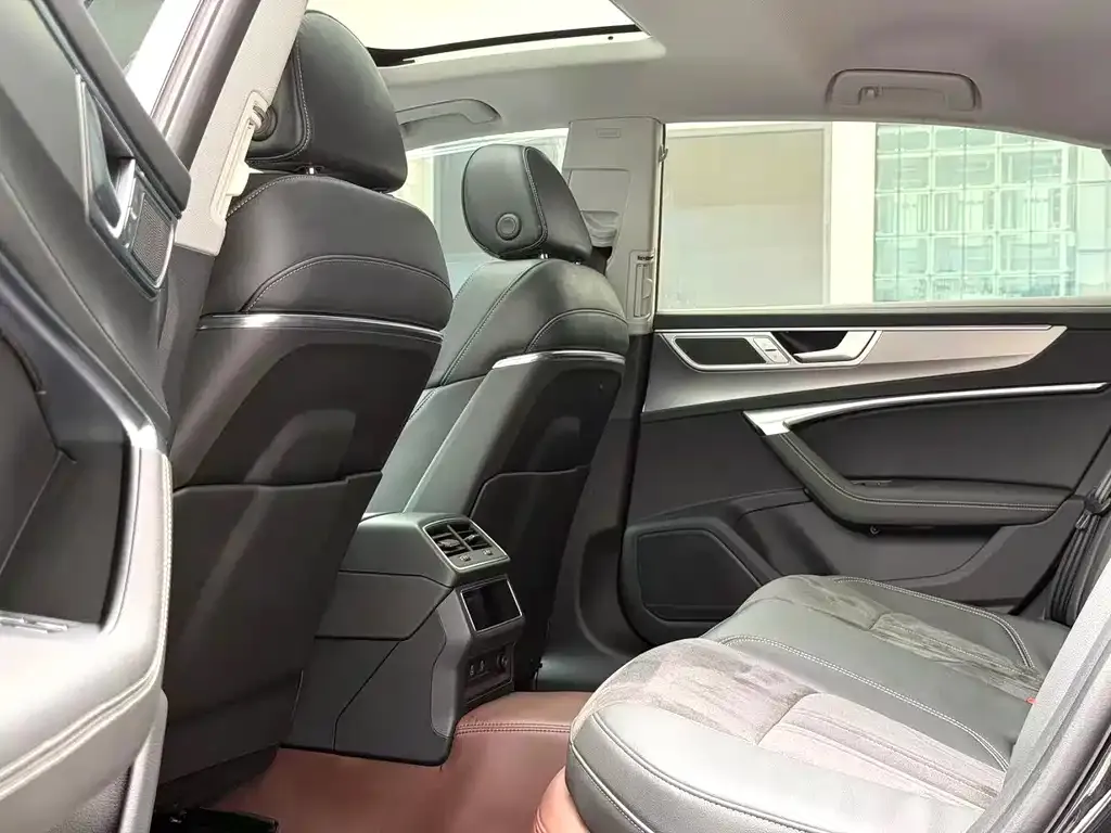 Audi A7L 2024 из CN, фото 4