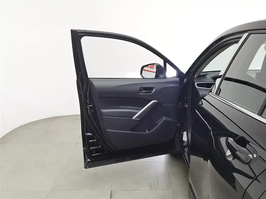 Toyota Corolla Cross 2023 из CN, фото 2