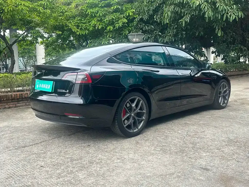 Tesla Model 3 — фото 8