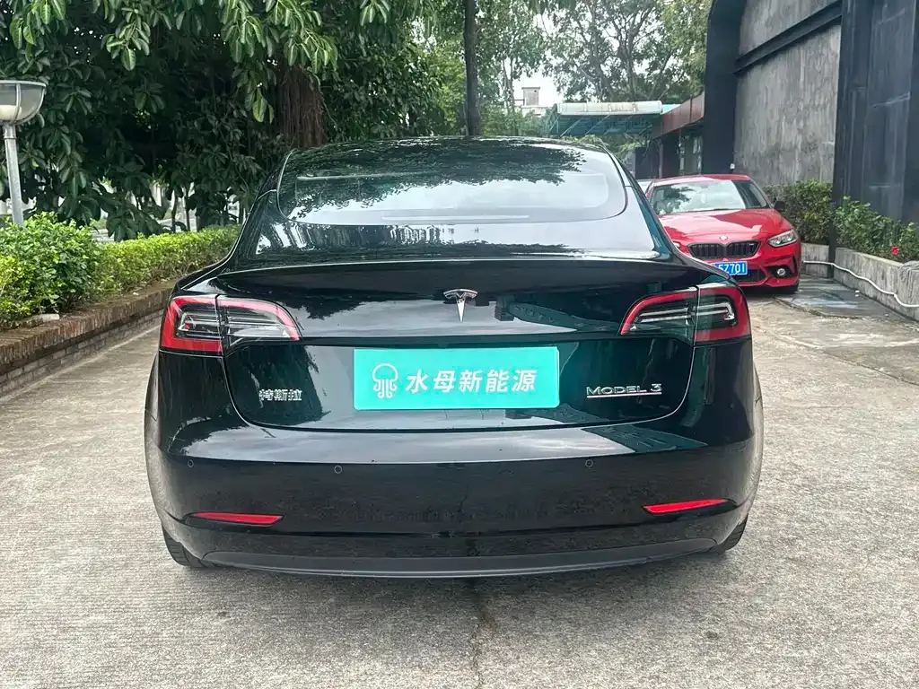 Tesla Model 3 — фото 6