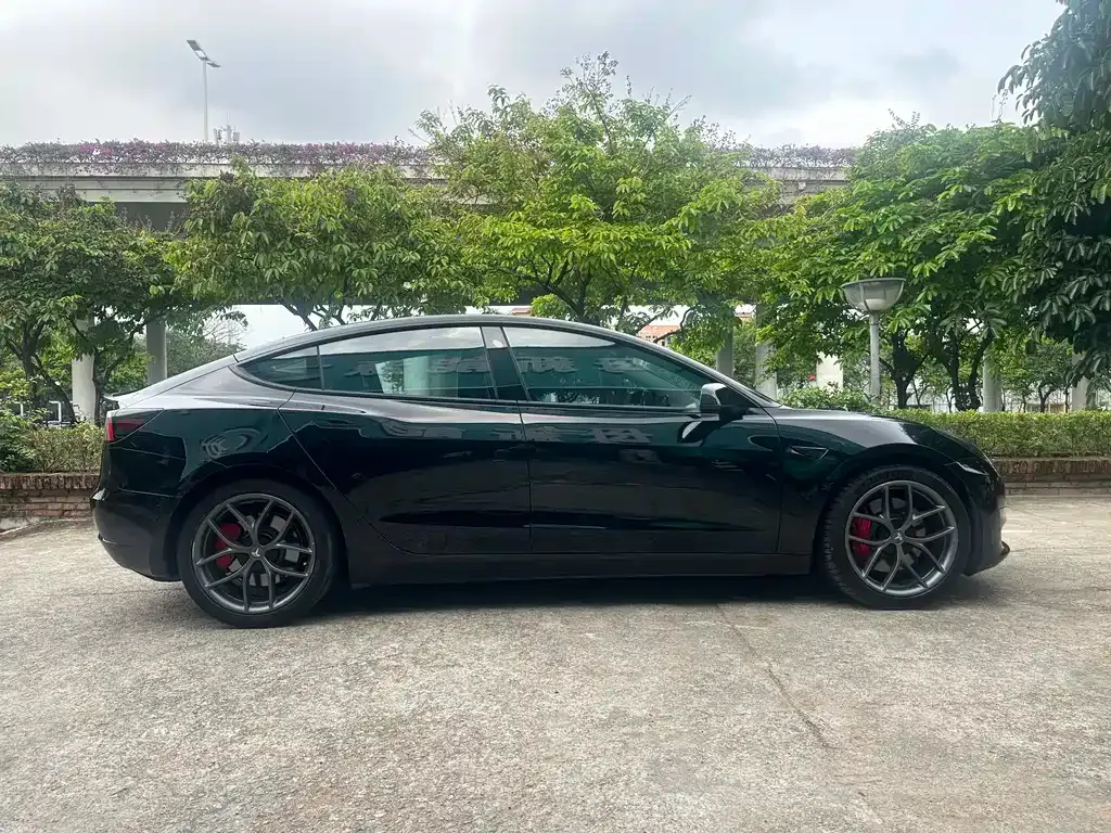 Tesla Model 3 — фото 5