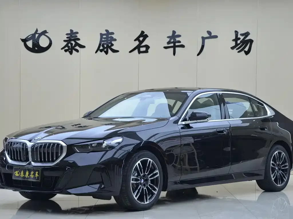 BMW 5 Series — фото 1