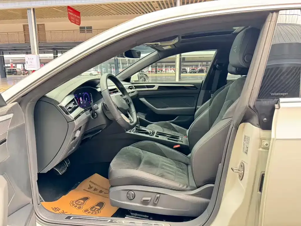 Volkswagen CC 2024 из CN, фото 9