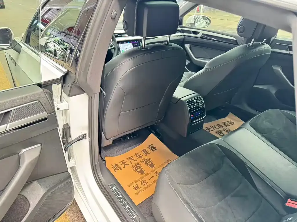 Volkswagen CC 2024 из CN, фото 2