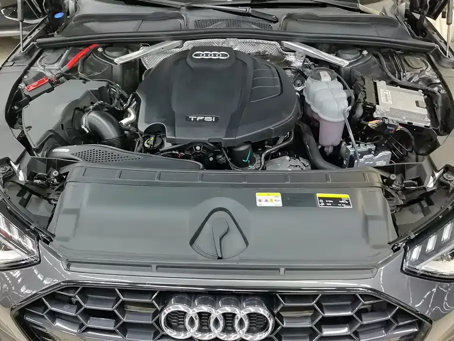 Audi A4L 2022 из CN, фото 8