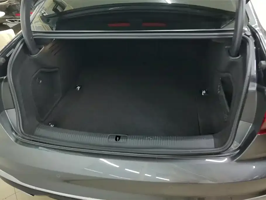 Audi A4L 2022 из CN, фото 7