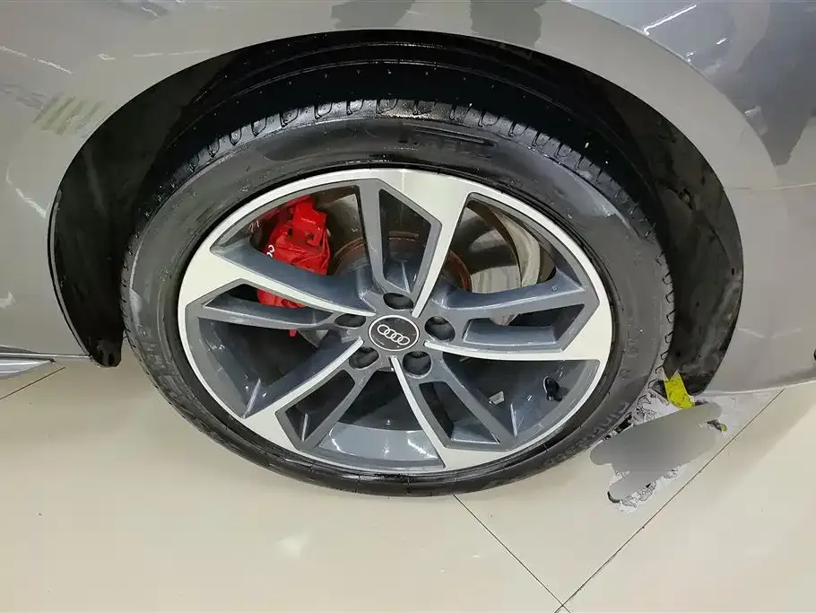 Audi A4L 2022 из CN, фото 4