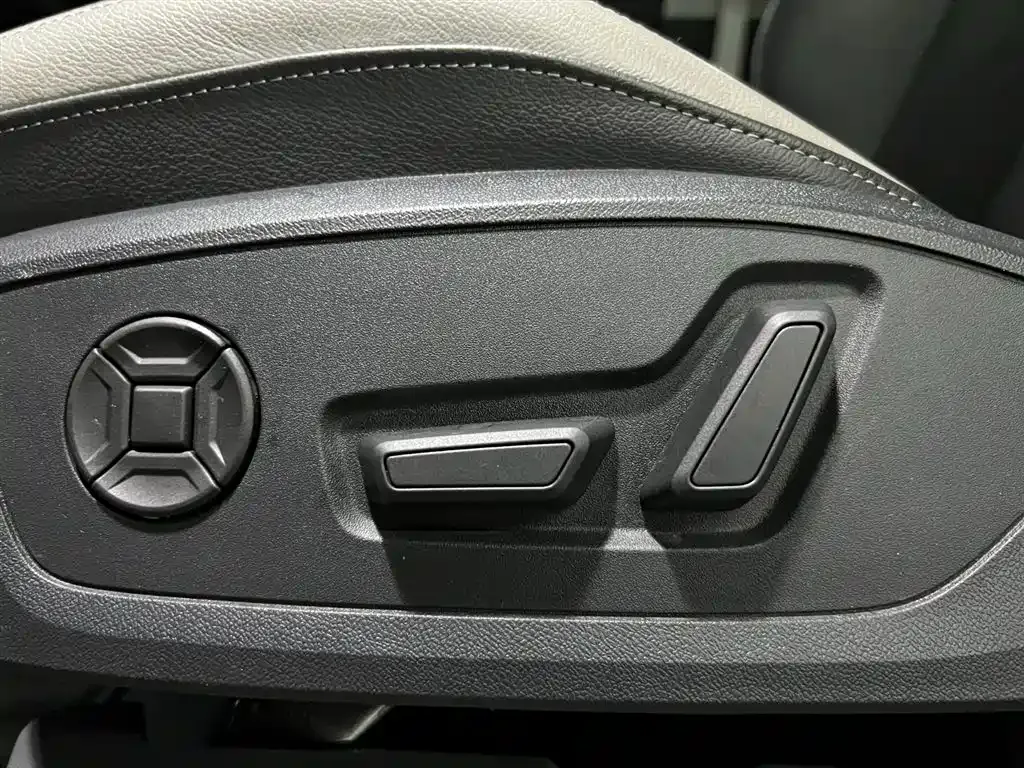 Audi Q3 — фото 10