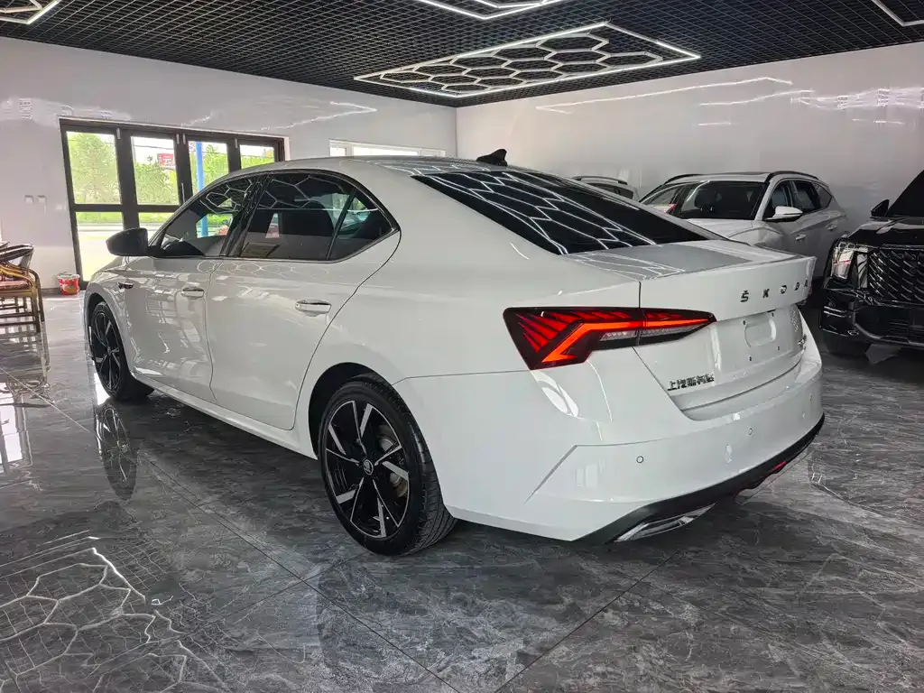 Skoda Octavia — фото 8