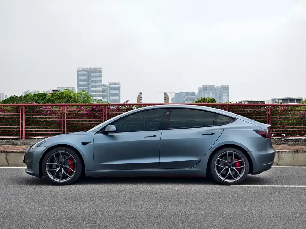 Tesla Model 3 — фото 10