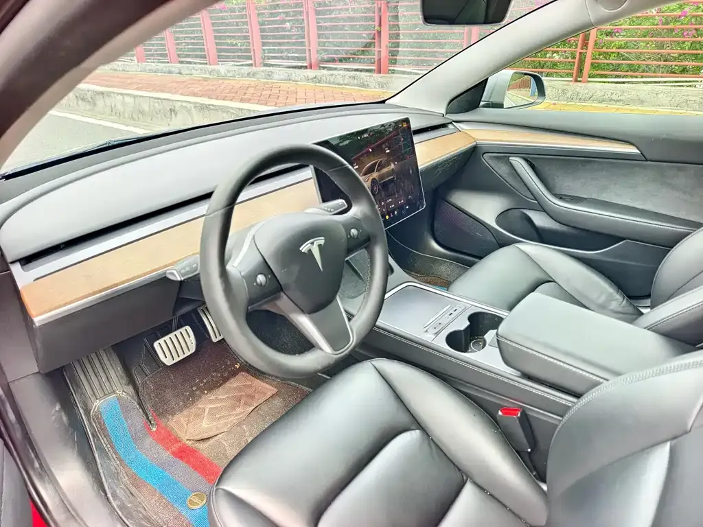 Tesla Model 3 — фото 5