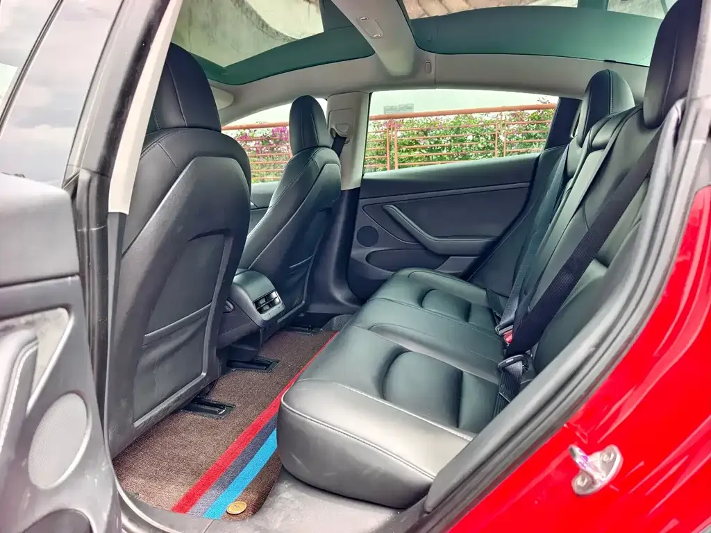 Tesla Model 3 — фото 3