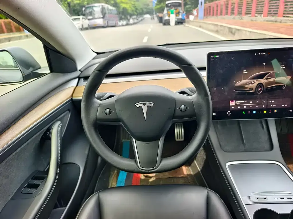 Tesla Model 3 — фото 2