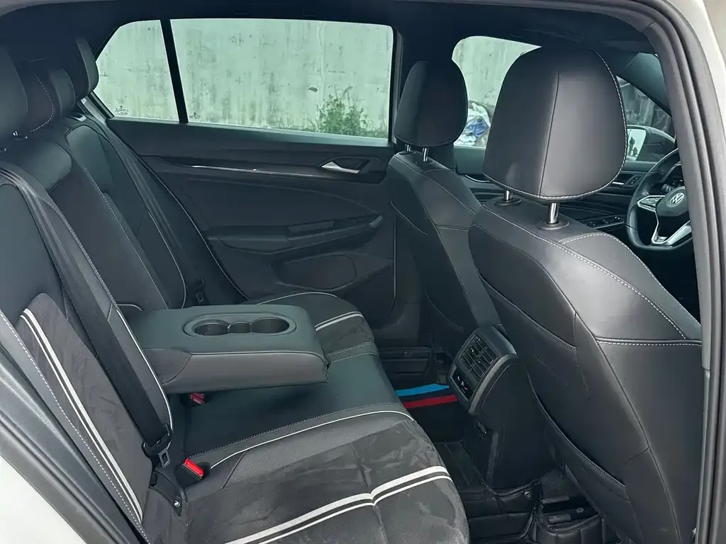 Volkswagen Golf 2022 из CN, фото 4