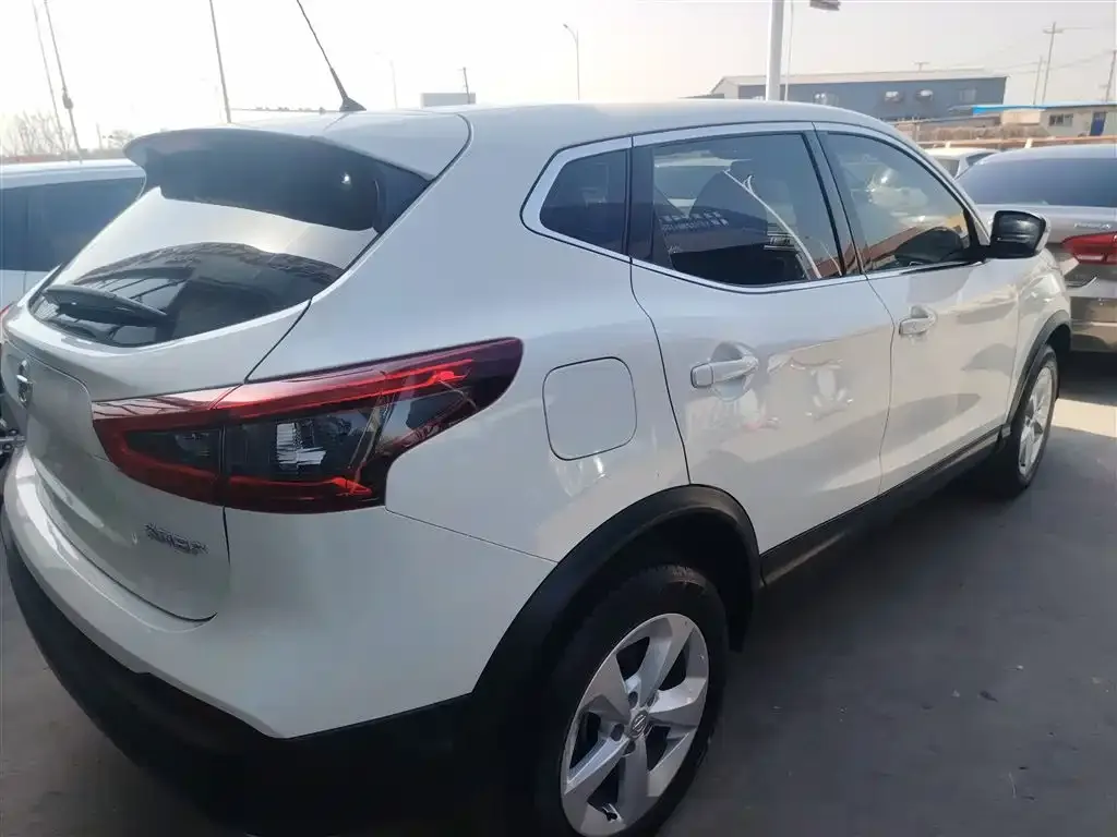 Nissan Qashqai — фото 9