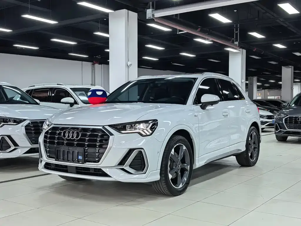 Audi Q3 — фото 1