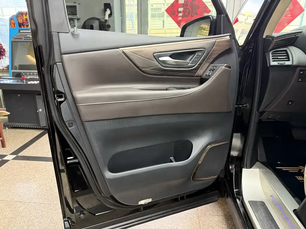 Toyota Alphard 2023 из CN, фото 8