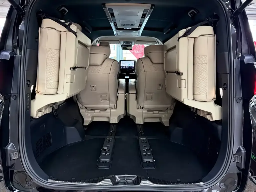 Toyota Alphard 2023 из CN, фото 2