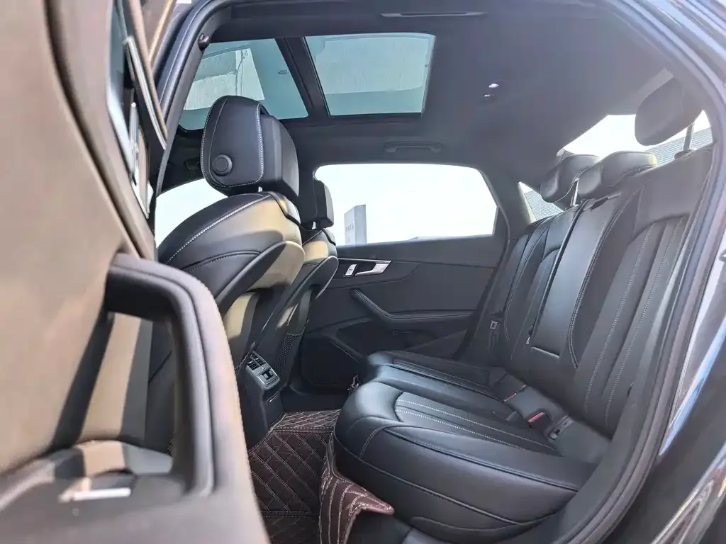 Audi A4L 2024 из CN, фото 5