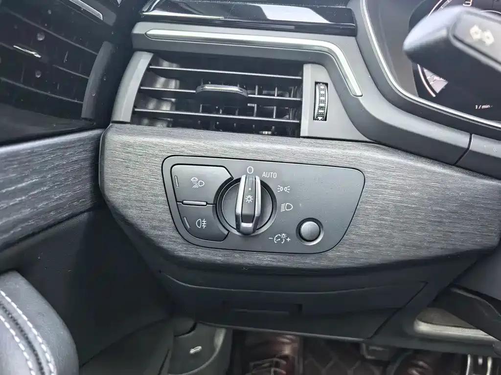 Audi A4L 2024 из CN, фото 10