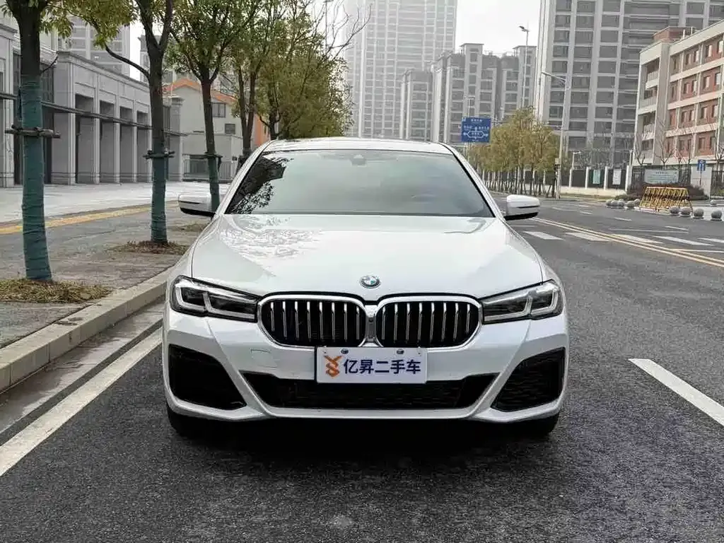 BMW 5 Series — фото 7