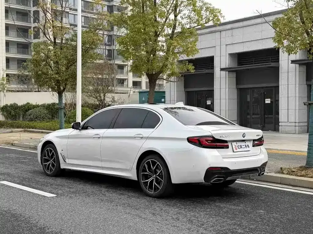 BMW 5 Series — фото 8