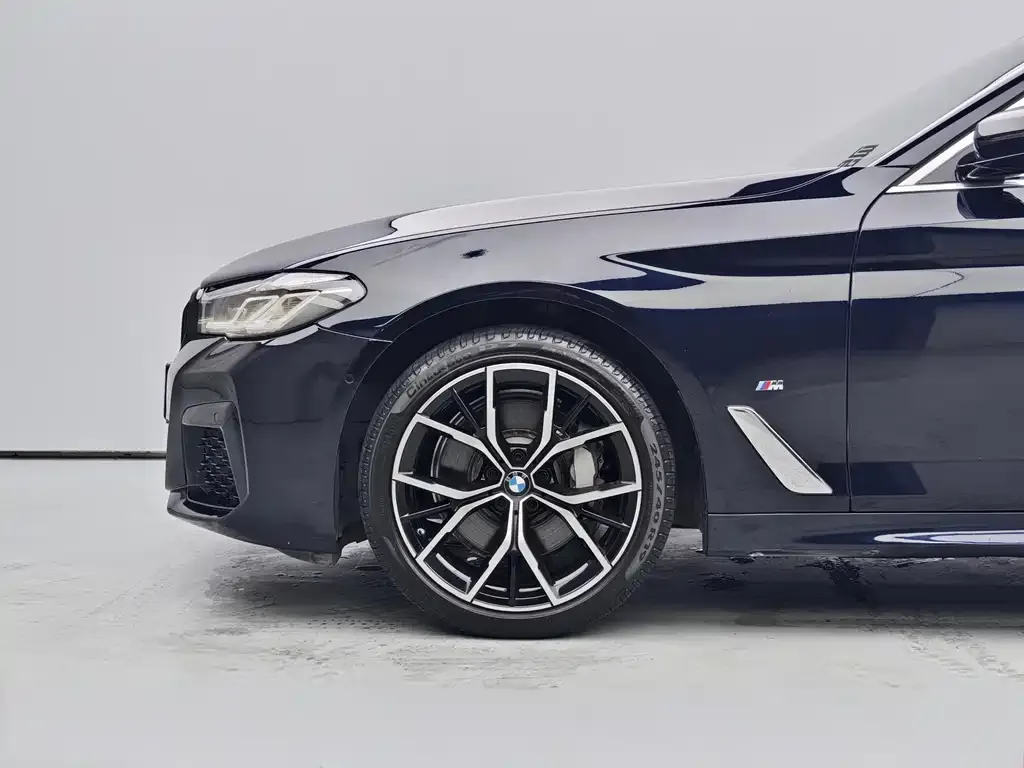 BMW 5 Series — фото 9