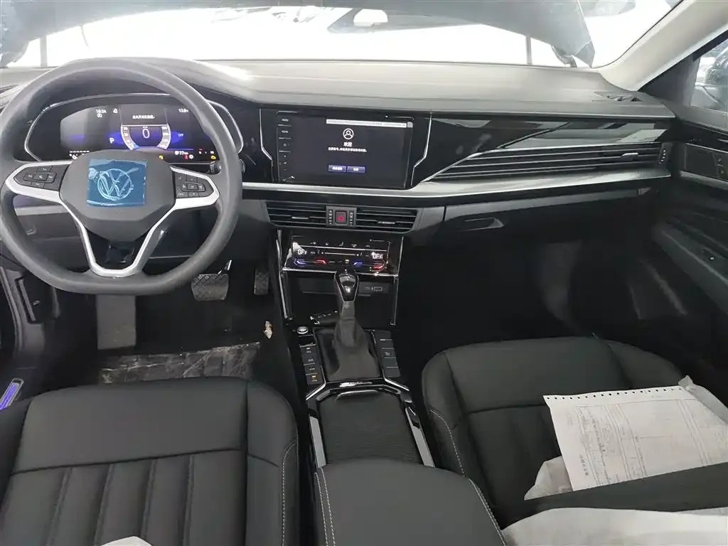 Volkswagen Passat New Energy — фото 10