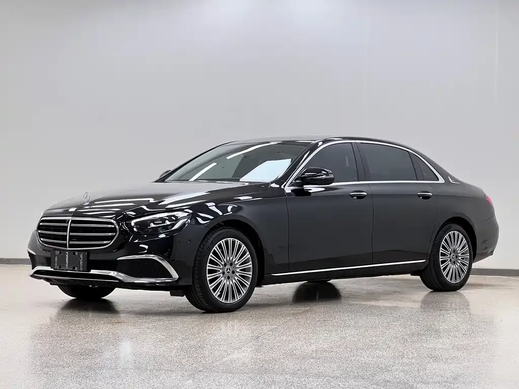 Mercedes-Benz E-Class — фото 1