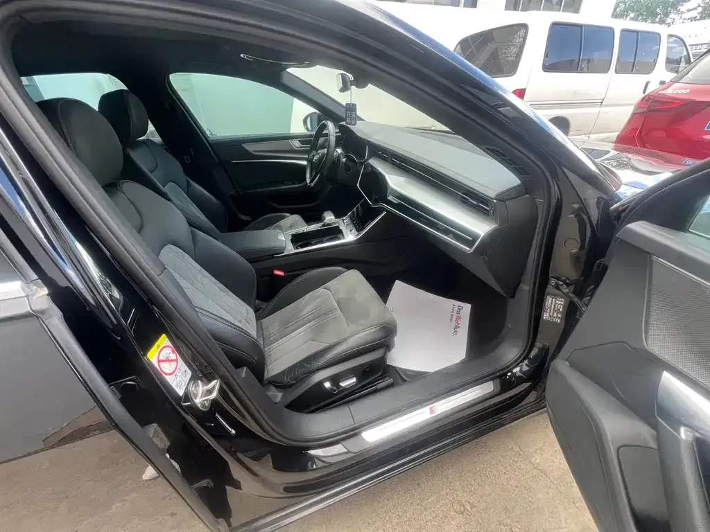 Audi A6L 2024 из CN, фото 2