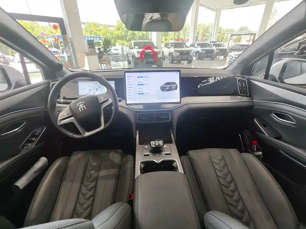 BYD L DM-i — фото 6