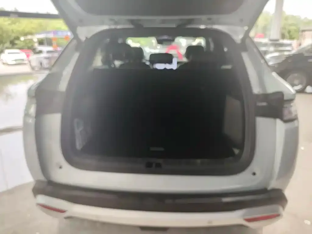 BYD L DM-i — фото 4