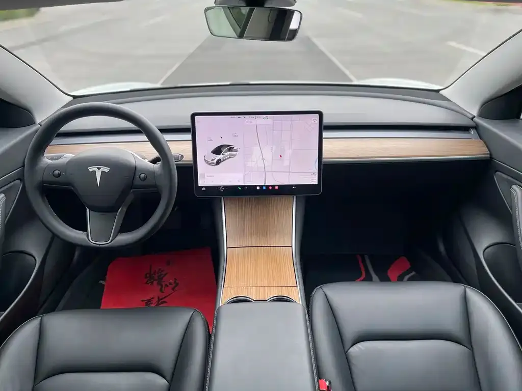 Tesla Model 3 — фото 4