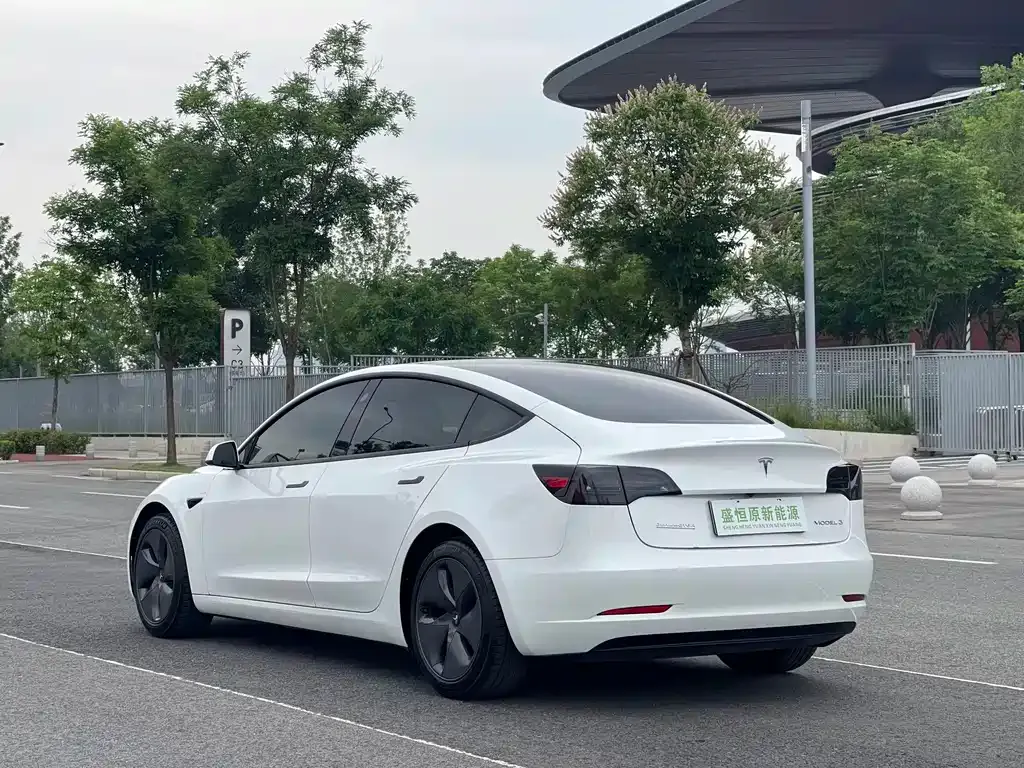 Tesla Model 3 — фото 5