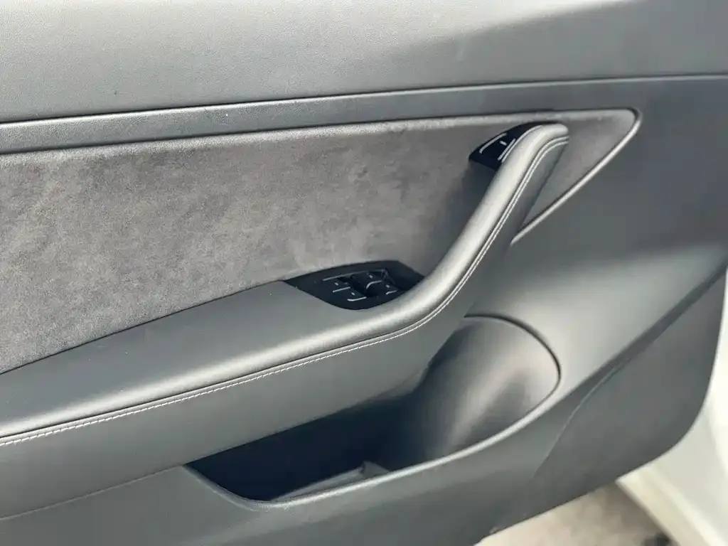 Tesla Model 3 — фото 10