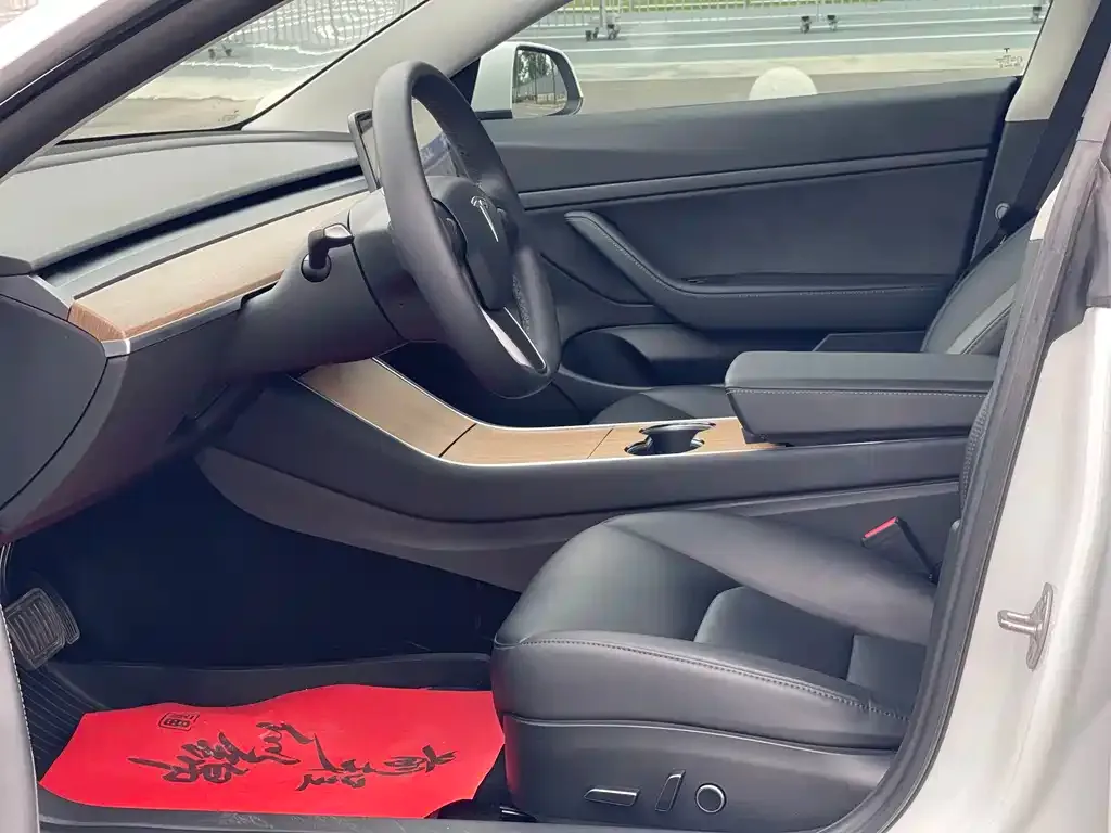 Tesla Model 3 — фото 6