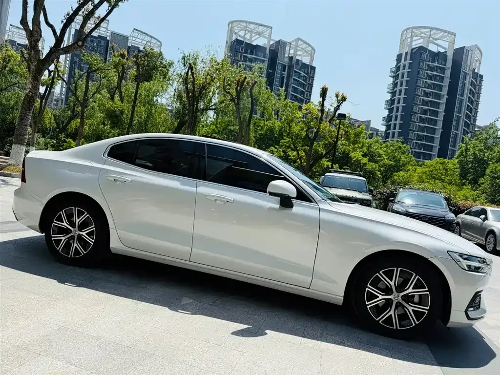 Volvo S60 2023 из CN, фото 10