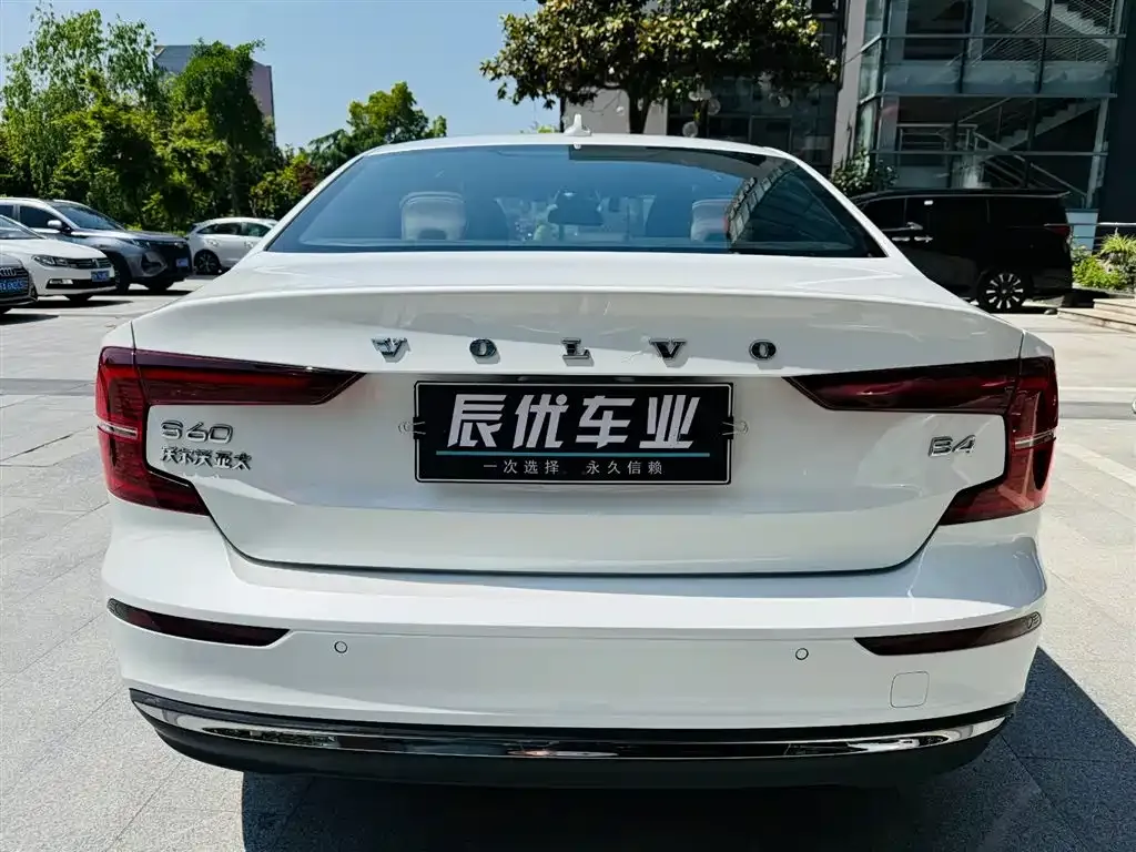Volvo S60 2023 из CN, фото 4