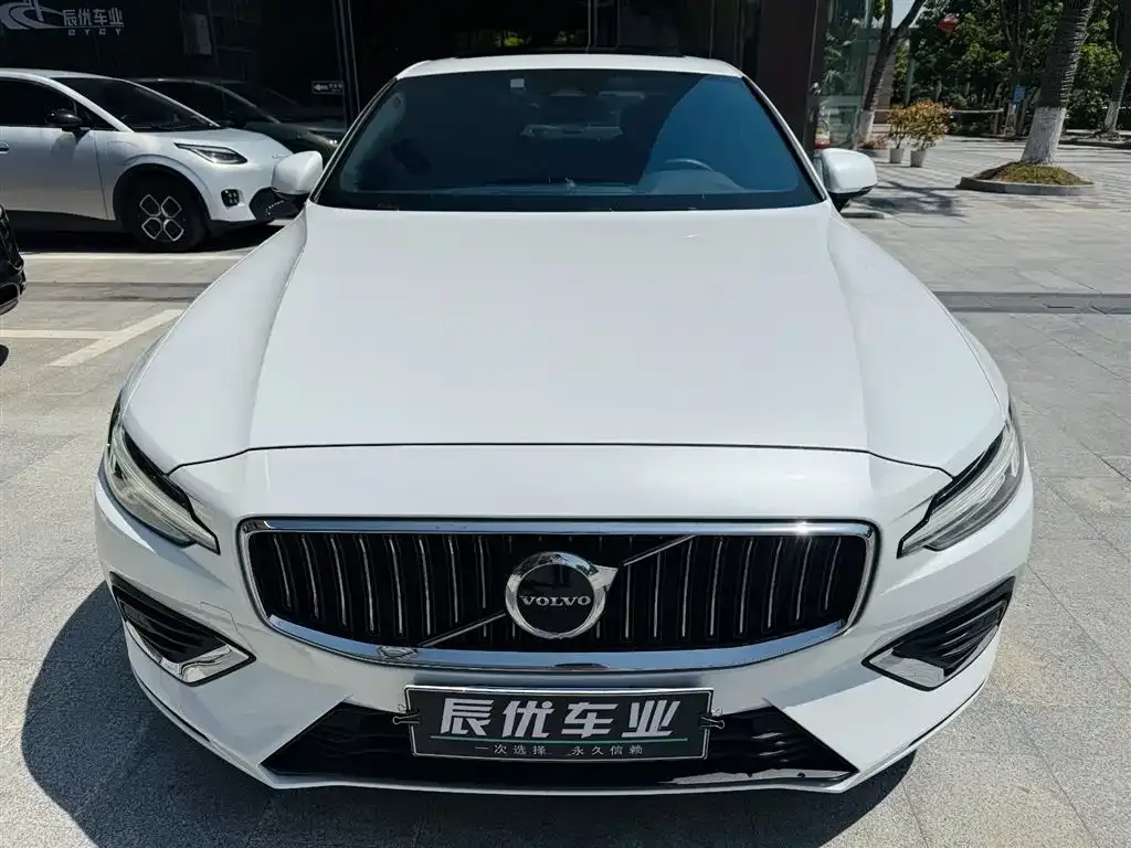 Volvo S60 2023 из CN, фото 9