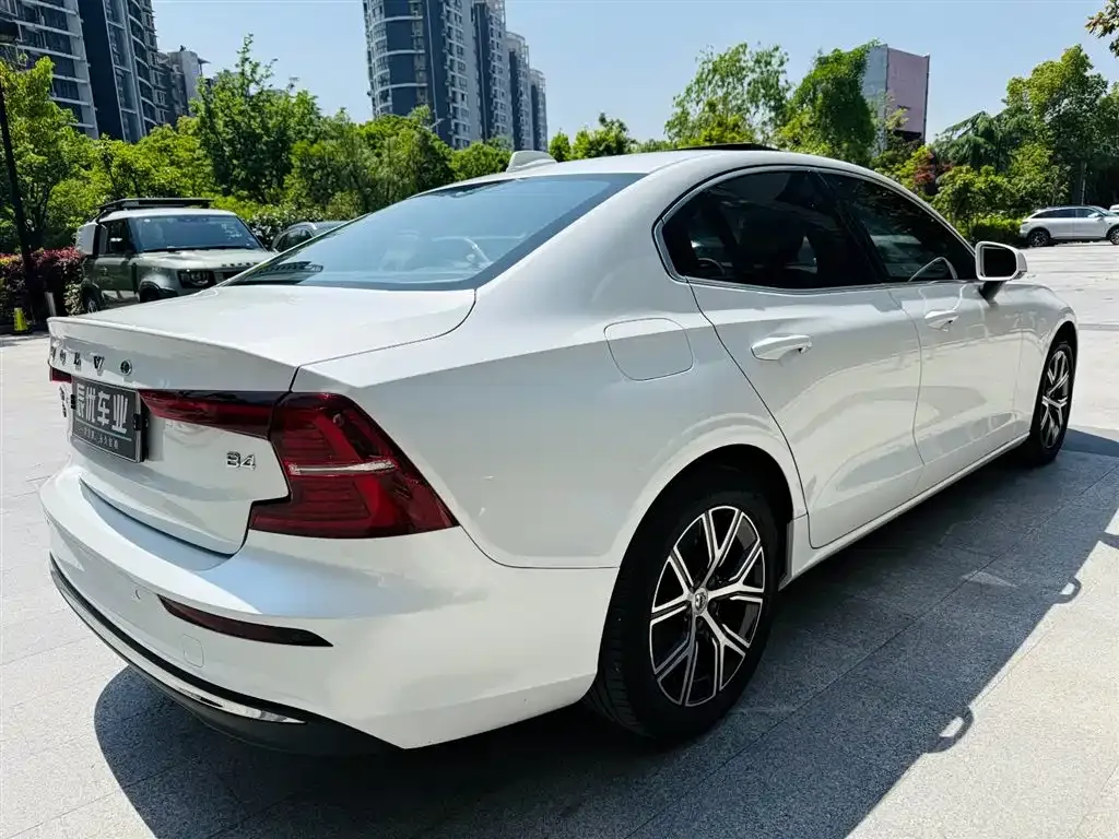 Volvo S60 2023 из CN, фото 7