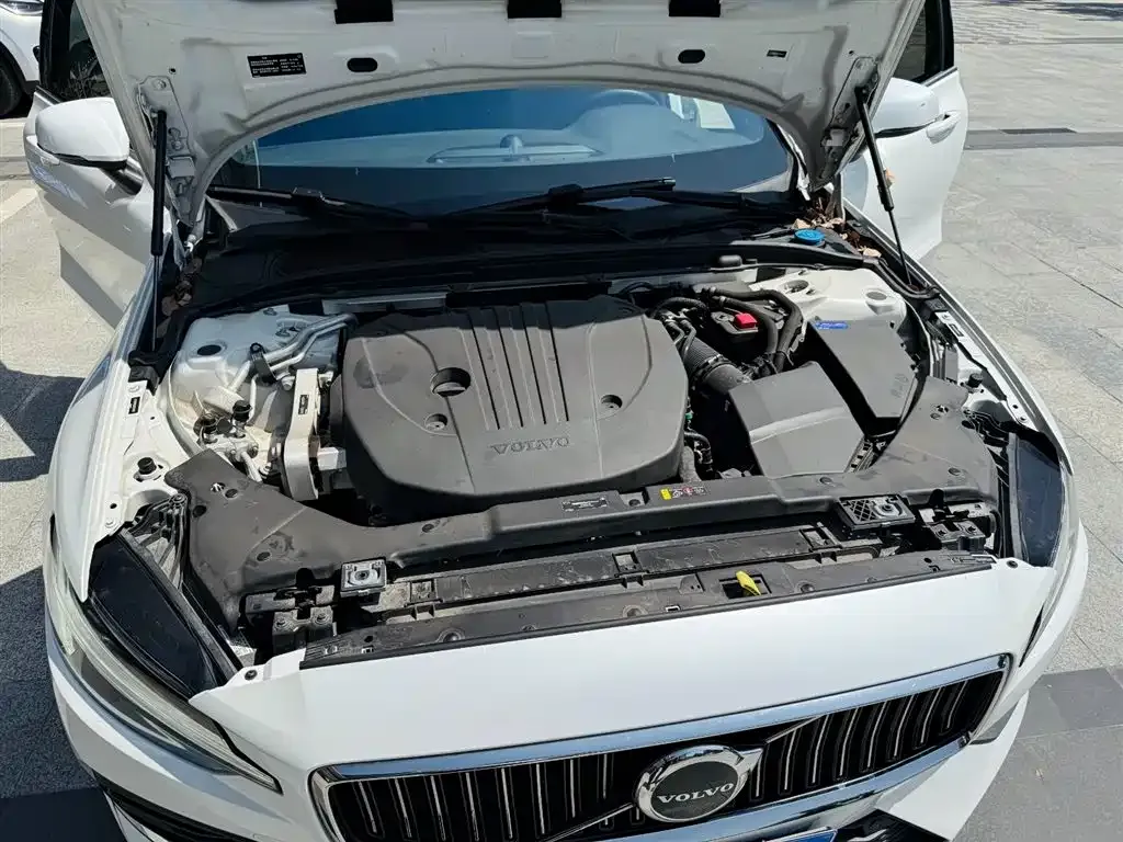 Volvo S60 2023 из CN, фото 6