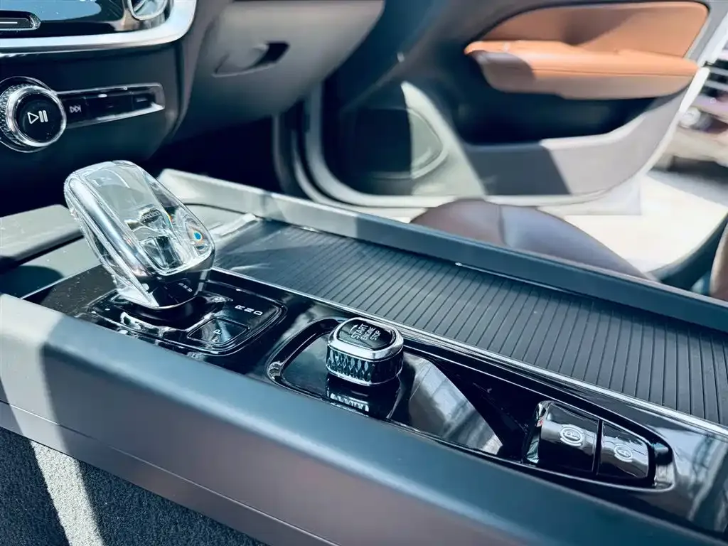 Volvo S60 2023 из CN, фото 3