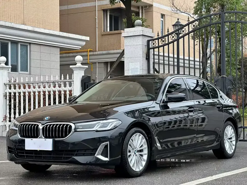 BMW 5 Series — фото 1