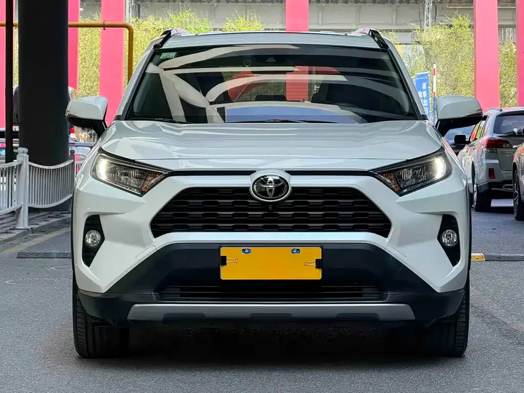 Toyota RAV4 — фото 5