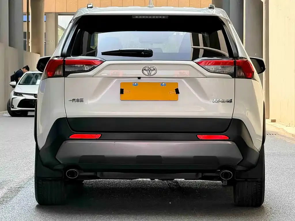 Toyota RAV4 — фото 4