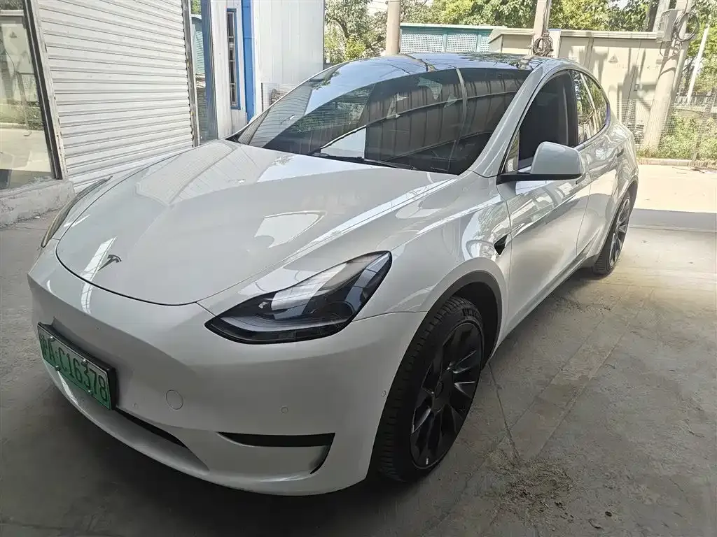 Tesla Model Y — фото 1