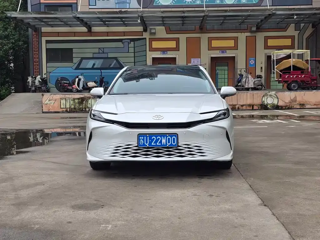 Toyota Camry — фото 5