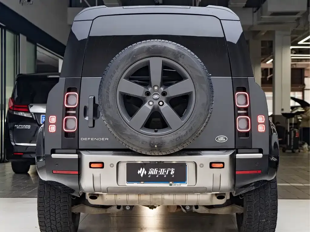 Land Rover Defender — фото 10