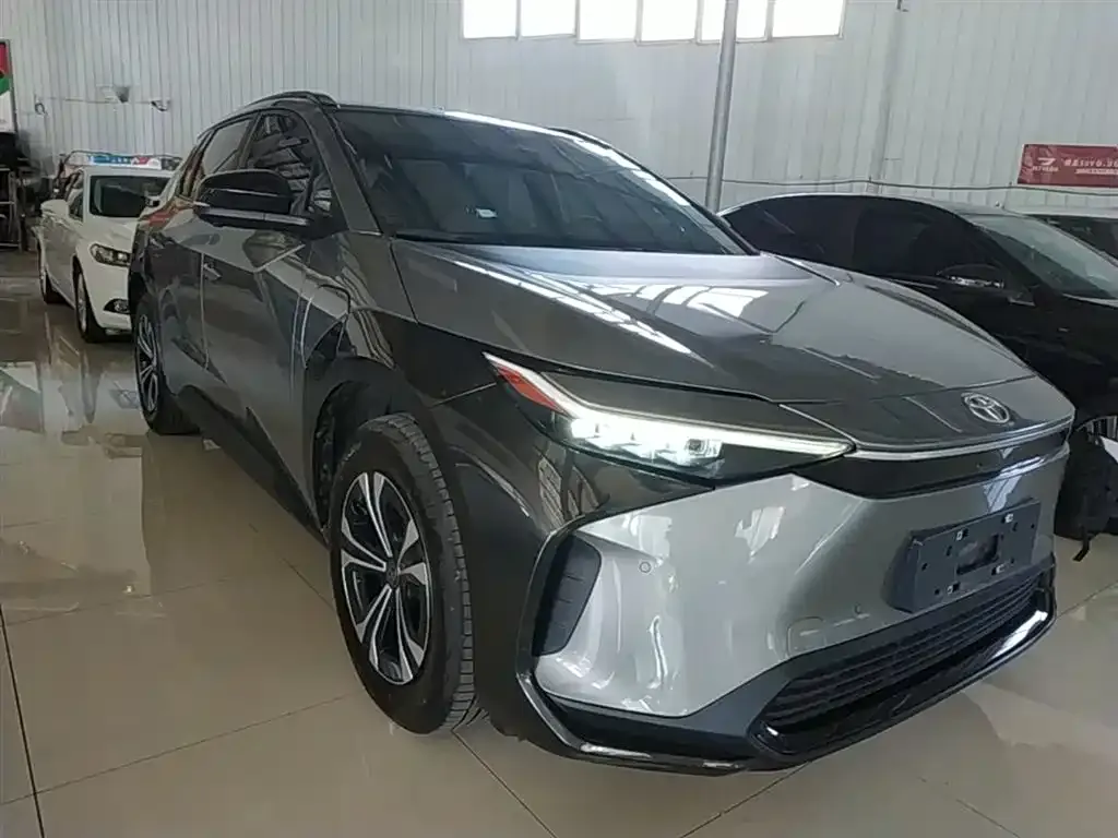 Toyota bZ4X 2023 из CN, фото 8