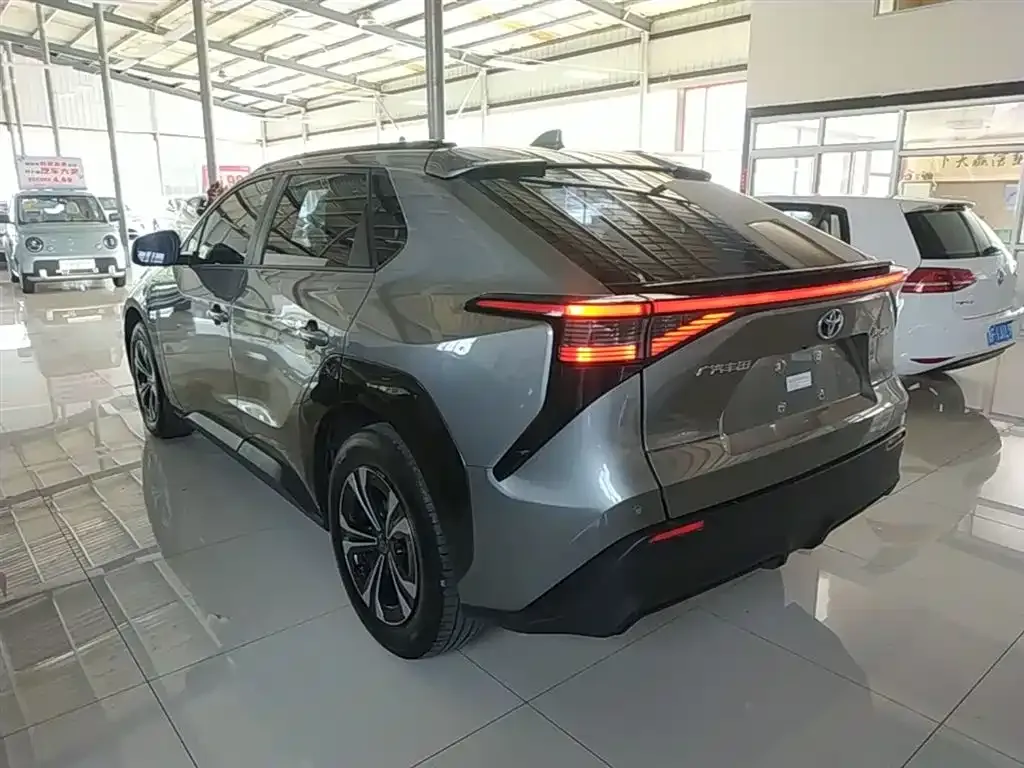 Toyota bZ4X 2023 из CN, фото 10